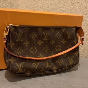 Authentic Louis Vuitton Pochette